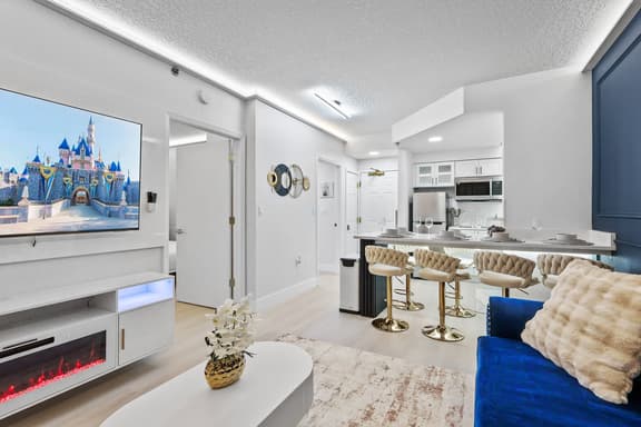 Well-Located 1BR | Kitchen | Near Theme Parks - Image 1