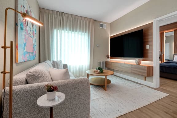 2BR apartment sleeps 9 near Disney attractions - Image 1