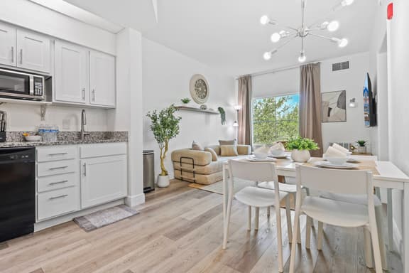 1BR apartment near Disney with pool access - Image 1